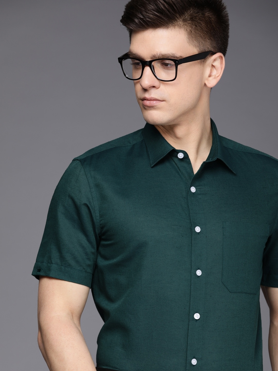 

Louis Philippe Men Green Solid Slim Fit Formal Shirt