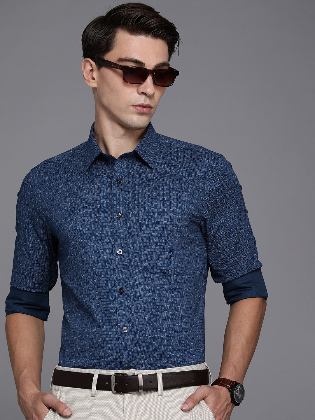 

Louis Philippe Men Blue Slim Fit Geometric Printed Semiformal Shirt