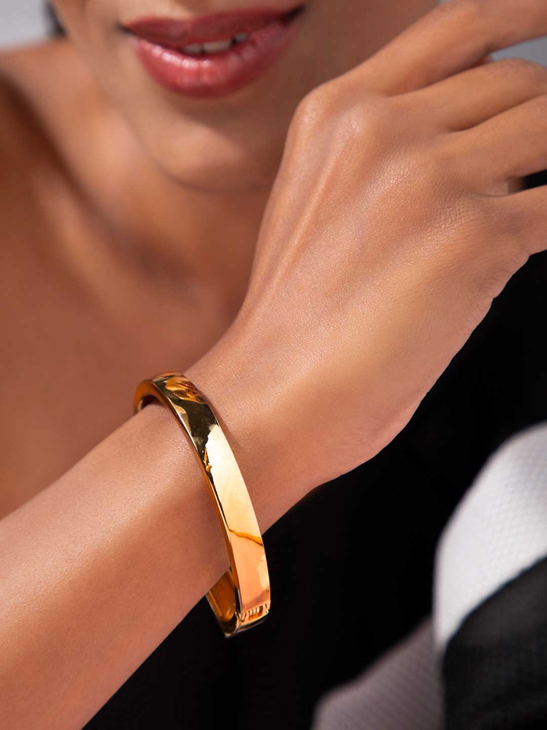 

TOKYO TALKIES X rubans FASHION ACCESSORIES Women Gold-Toned Handcrafted Gold-Plated Bangle-Style Bracelet