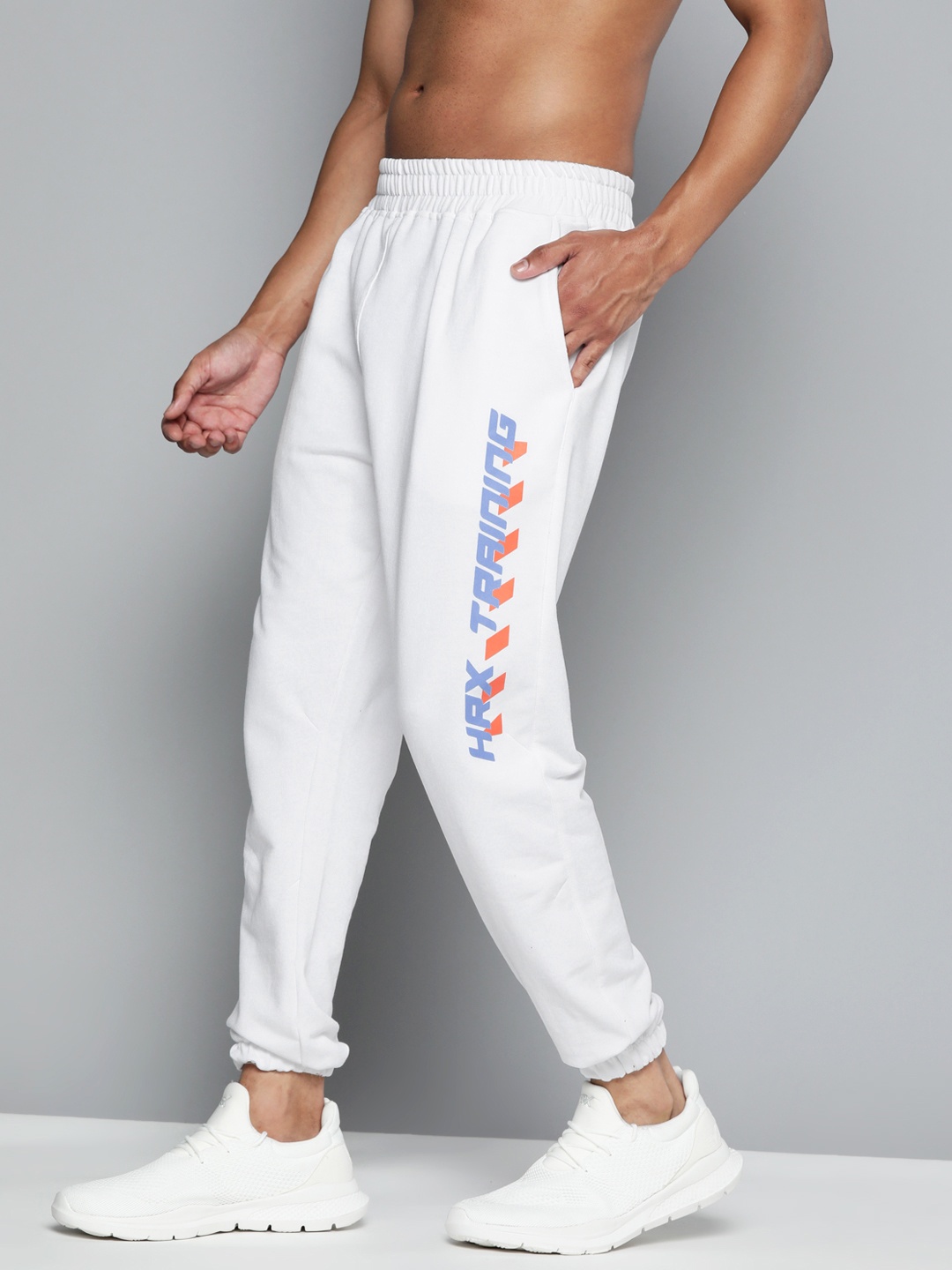 

HRX By Hrithik Roshan Men Training Everglade Bio-Wash Brand Carrier Joggers, White