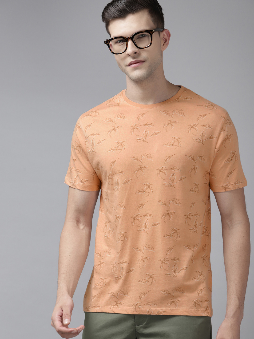 

Blackberrys Men Peach-Coloured Floral Printed Pure Cotton Slim Fit T-shirt