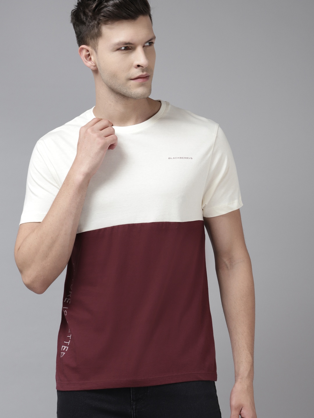 

Blackberrys Men Off White & Maroon Brand Logo Printed Pure Cotton Slim Fit T-shirt
