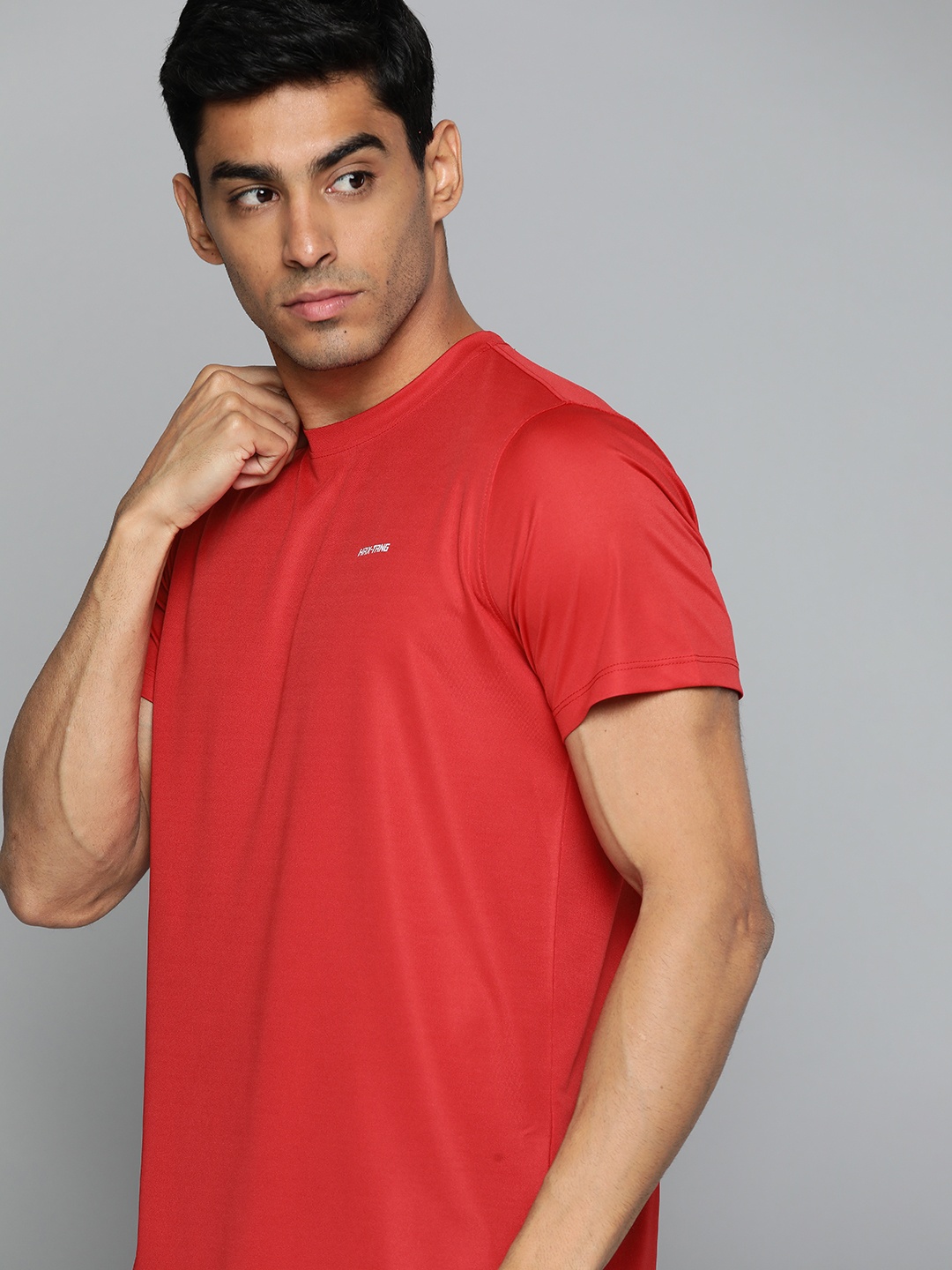 

HRX By Hrithik Roshan Training Men Rapid-Dry Solid Tshirt, Red