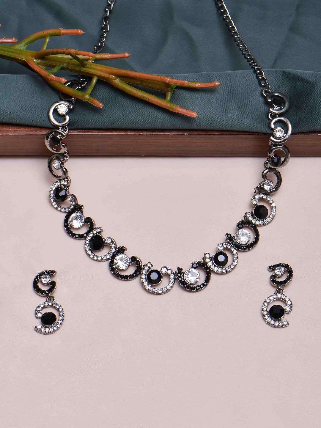 

POPLINS Black & White Stone-Studded Jewellery Set