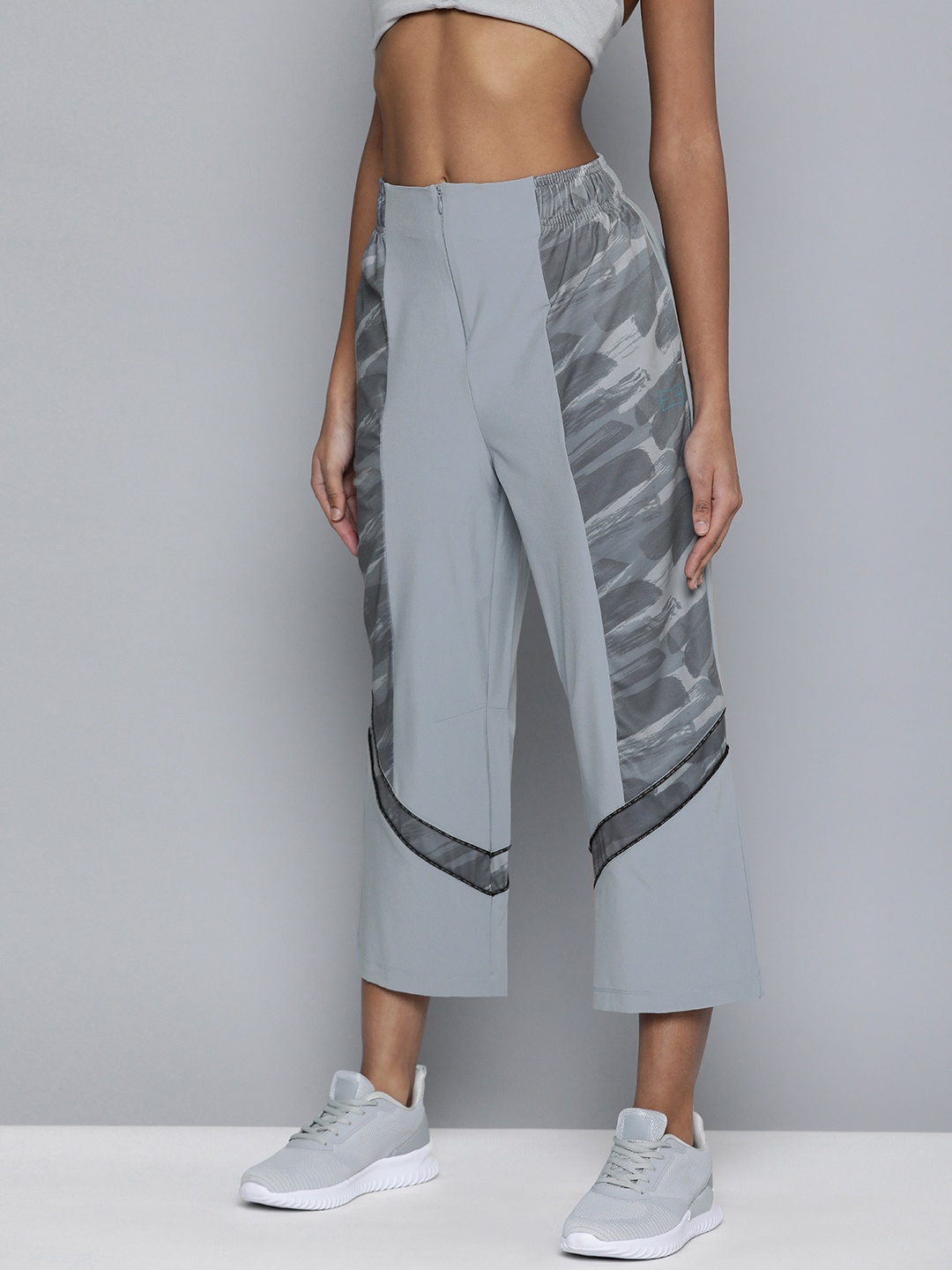 

HRX By Hrithik Roshan EDGE Women Tradewinds Rapid-Dry Printed Track Pants, Grey