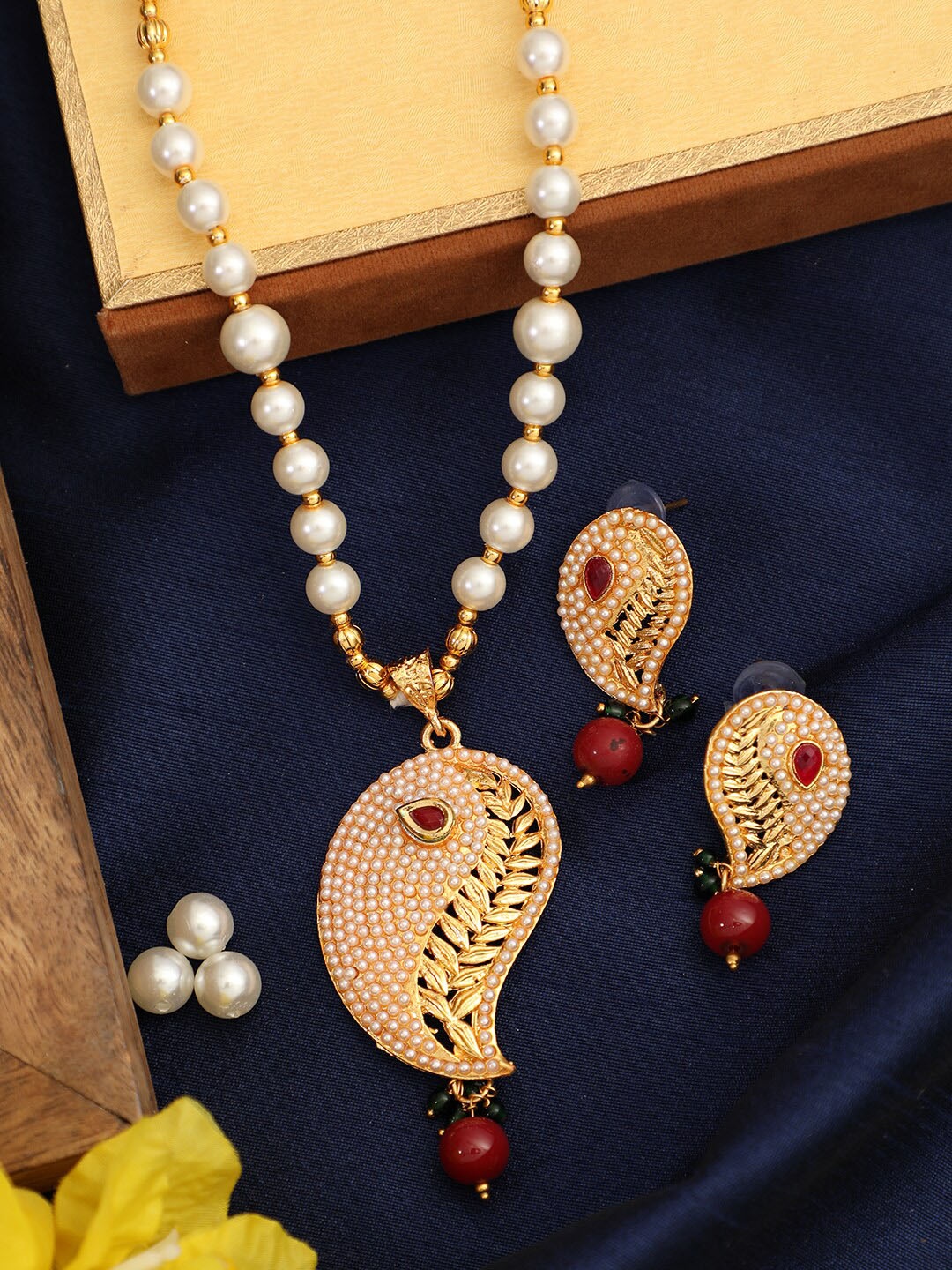 

ANIKAS CREATION Gold-Plated White Stone-Studded Beaded Jewellery Set