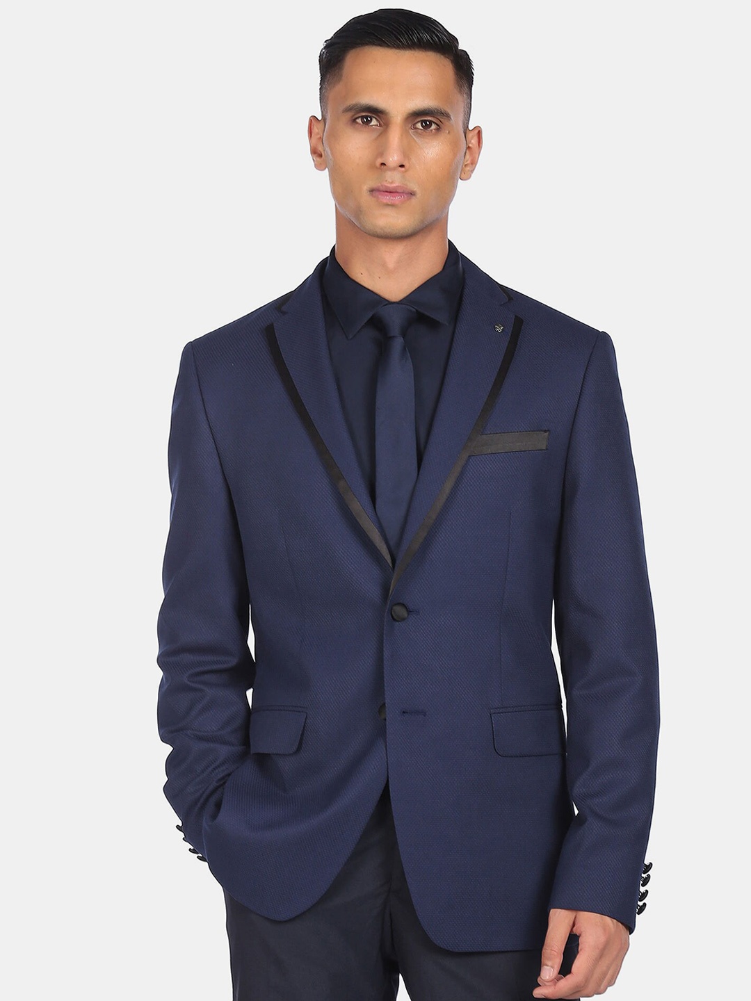 

Arrow Men Blue & Black Solid Single Breasted Formal Blazer