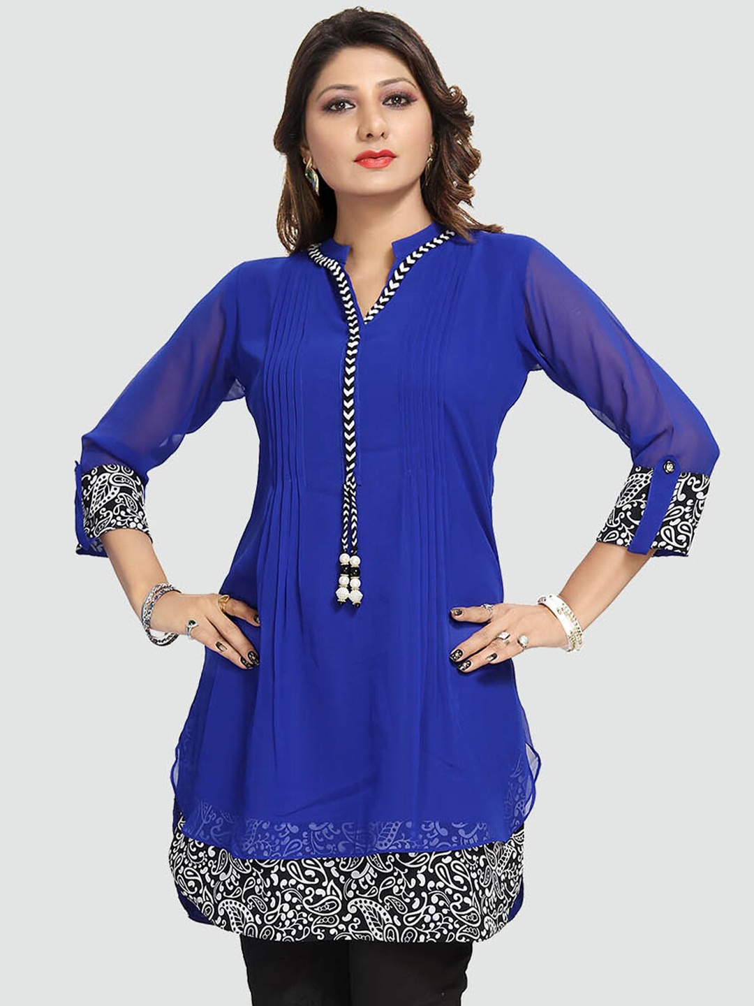

Saree Swarg Women Blue & White Mandarin Collar Printed Tunic