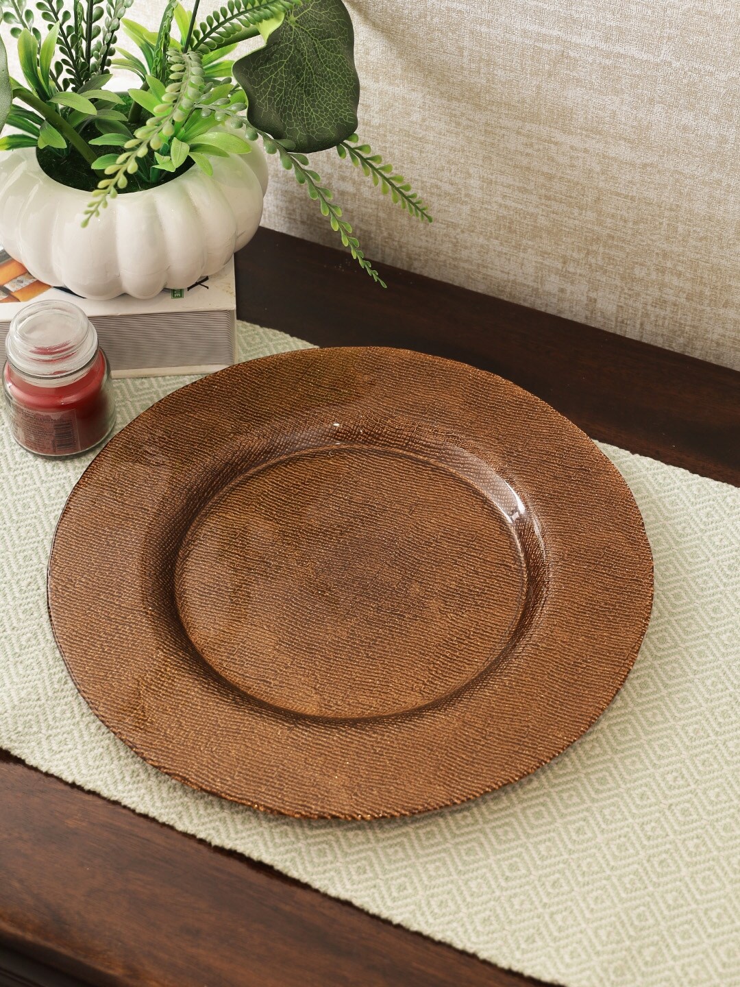 

HomeTown Copper-Toned 1 Piece Jordan Textured Glass Glossy Plate
