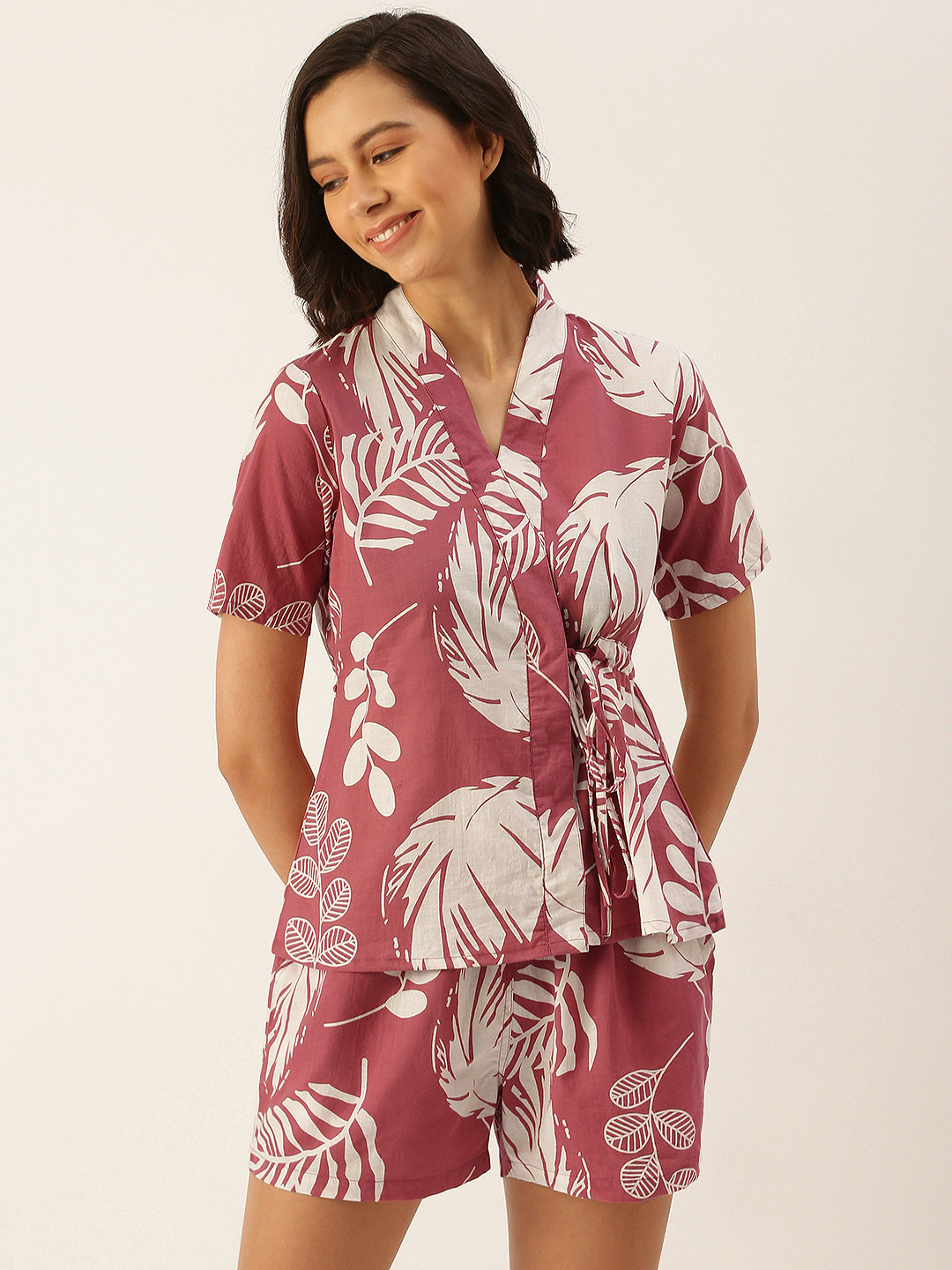 

SANSKRUTIHOMES Women Pink & White Pure Cotton Printed Shorts Set