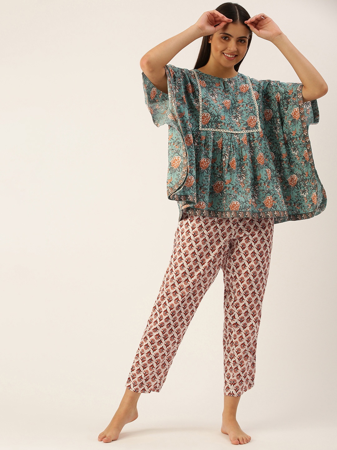 

SANSKRUTIHOMES Women Green & White Pure Cotton Printed Pyjama Set