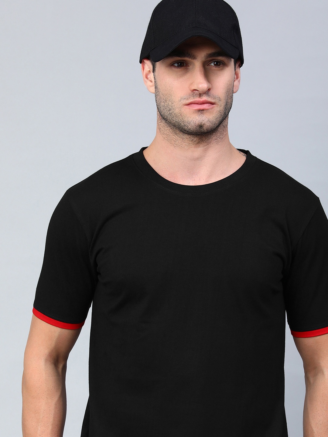 

UNSULLY Men Black Pure Cotton Solid T-shirt