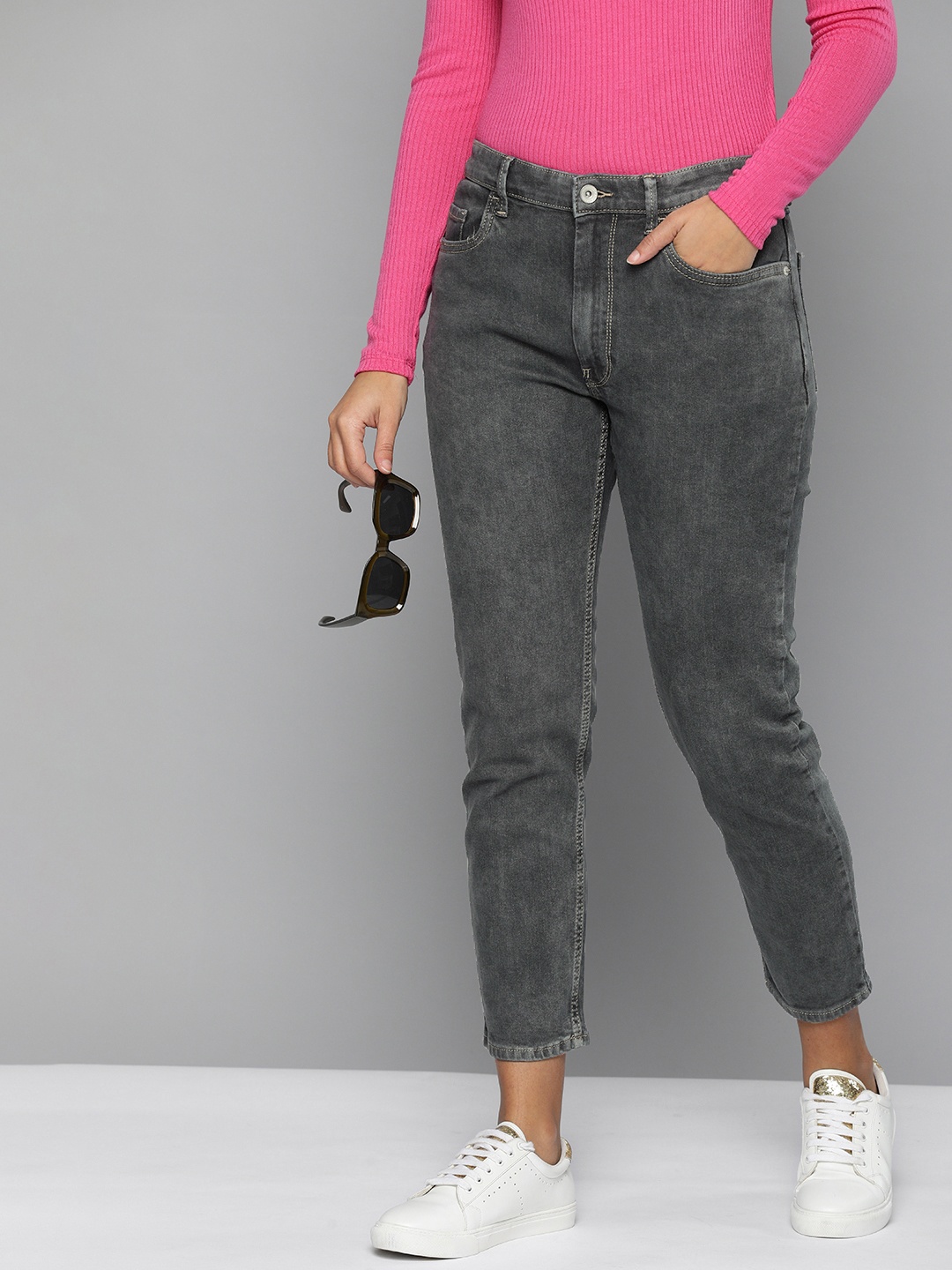 

Flying Machine Women Grey Straight Fit Light Fade Bleached Stretchable Jeans