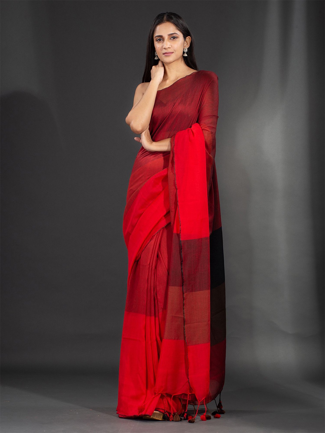 

Charukriti Red & Black Colourblocked /handwoven Pure Cotton Saree