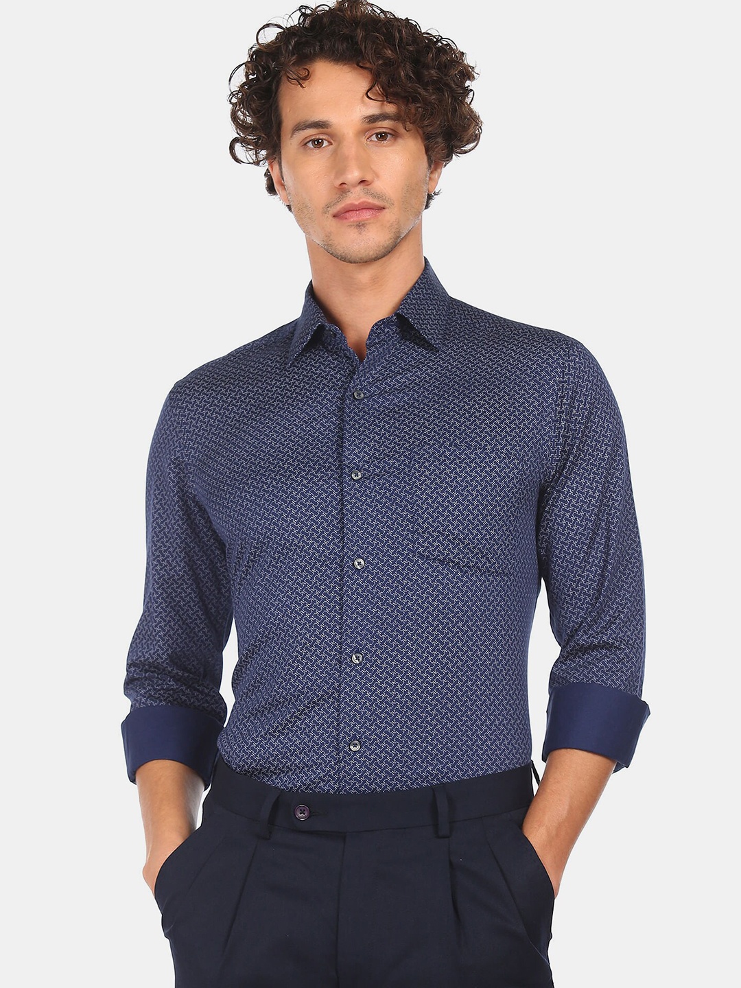 

Arrow Men Navy Blue Printed Pure Cotton Casual Shirt