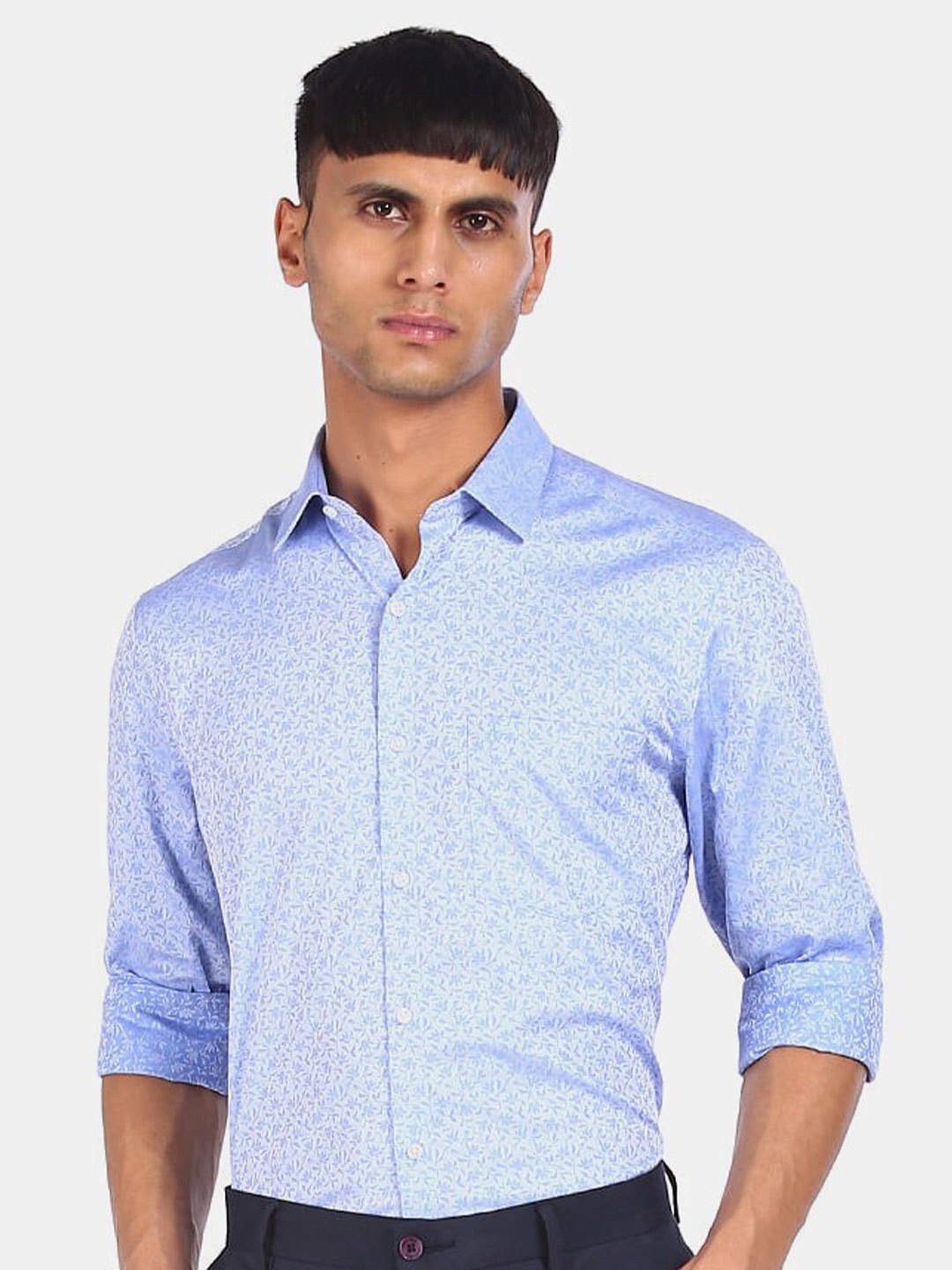 

Arrow Men Blue Slim Fit Floral Printed Casual Shirt