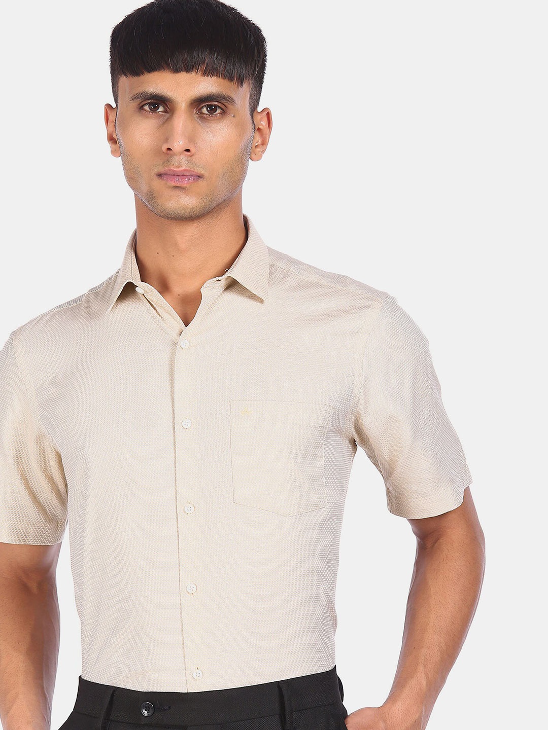 

Arrow Men Beige Slim Fit Casual Shirt