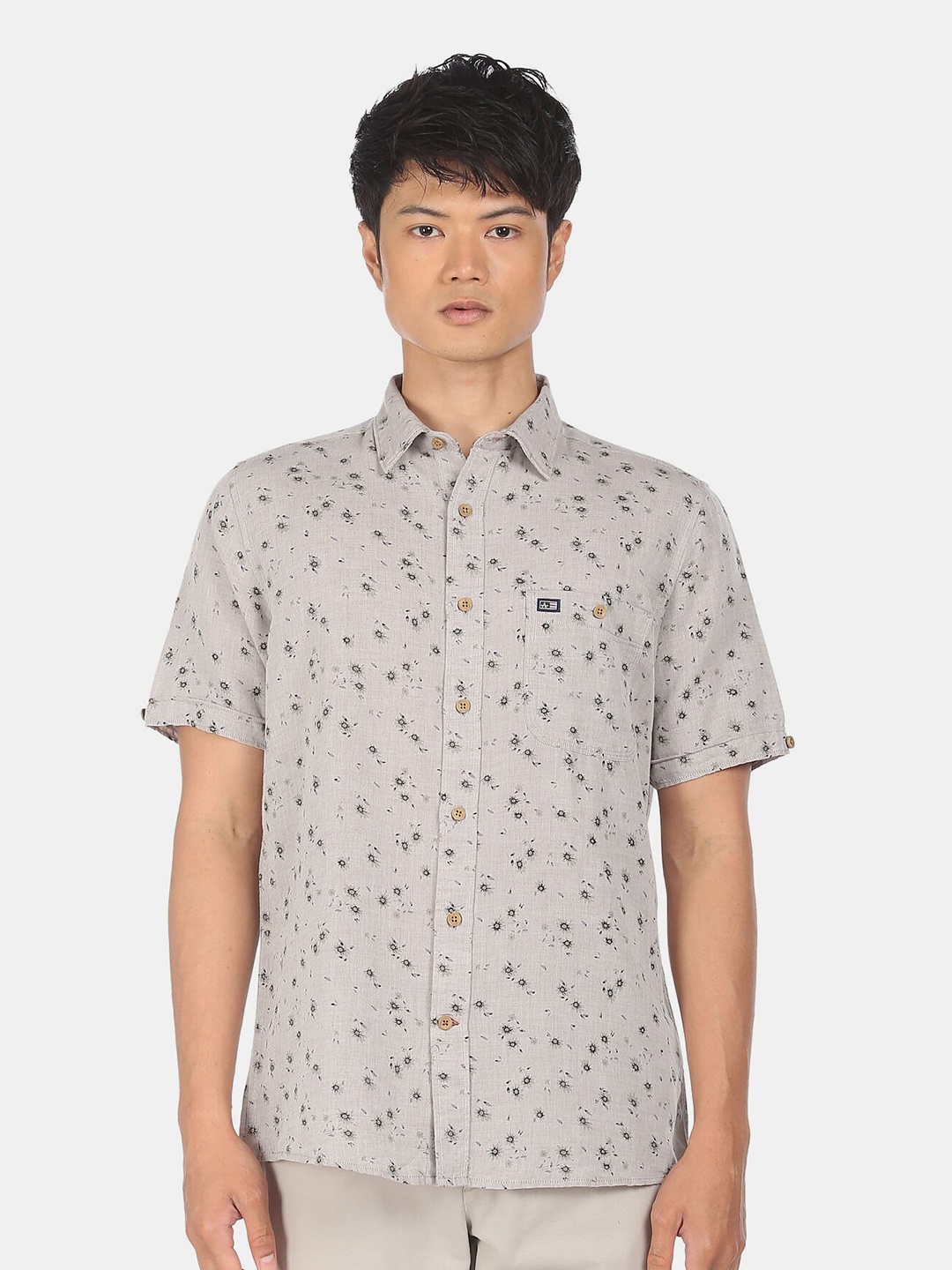

Arrow Sport Men Beige & Black Floral Printed Casual Shirt