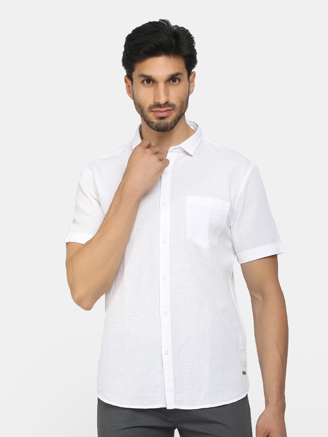 

Cherokee Men White Standard Regular Fit Solid Casual Shirt