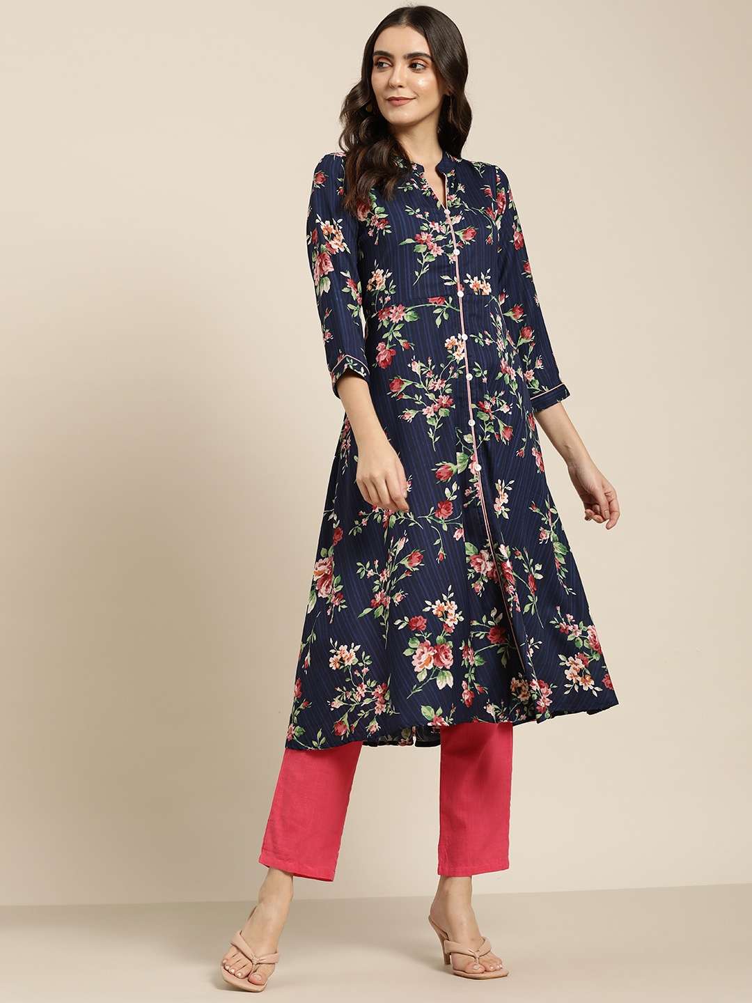 

Jompers Women Navy Blue & Pink Floral Printed Georgette Kurta