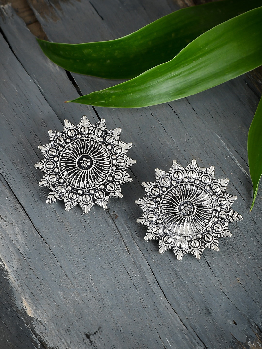 

Silvermerc Designs Silver-Toned Floral Studs Earrings