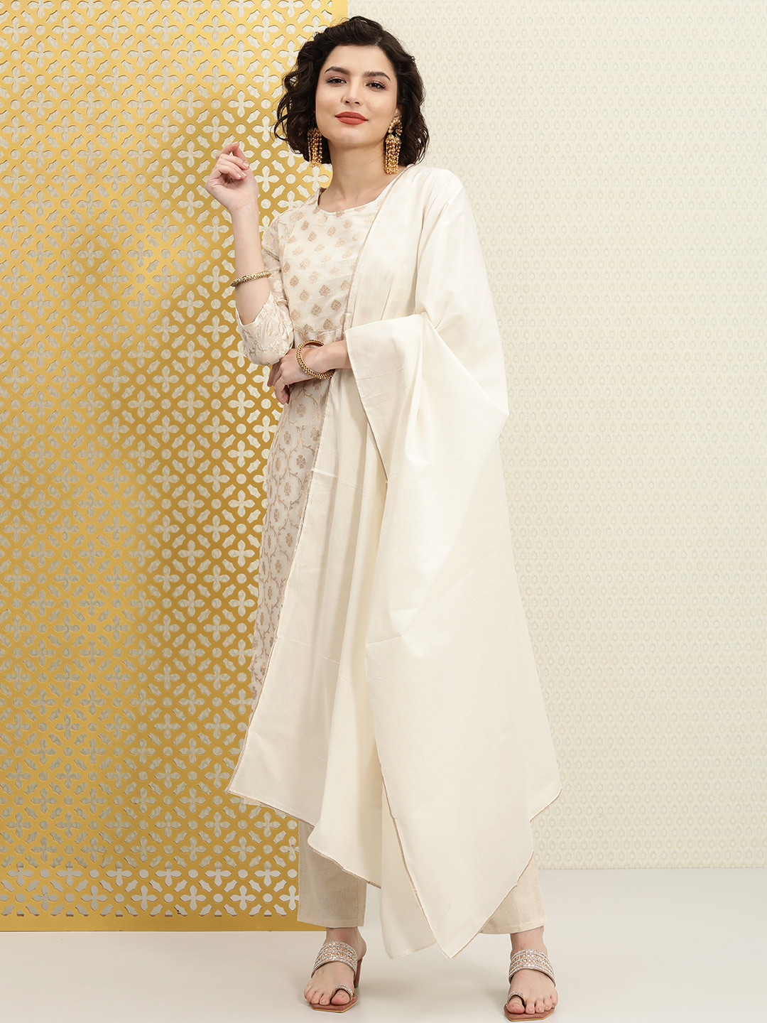

House of Pataudi Women Beige Ethnic Motifs Jashn Kurta with Trousers & With Dupatta
