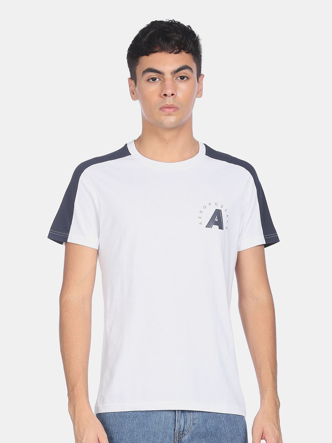 

Aeropostale Men White & Blue Colourblocked Pure Cotton T-shirt