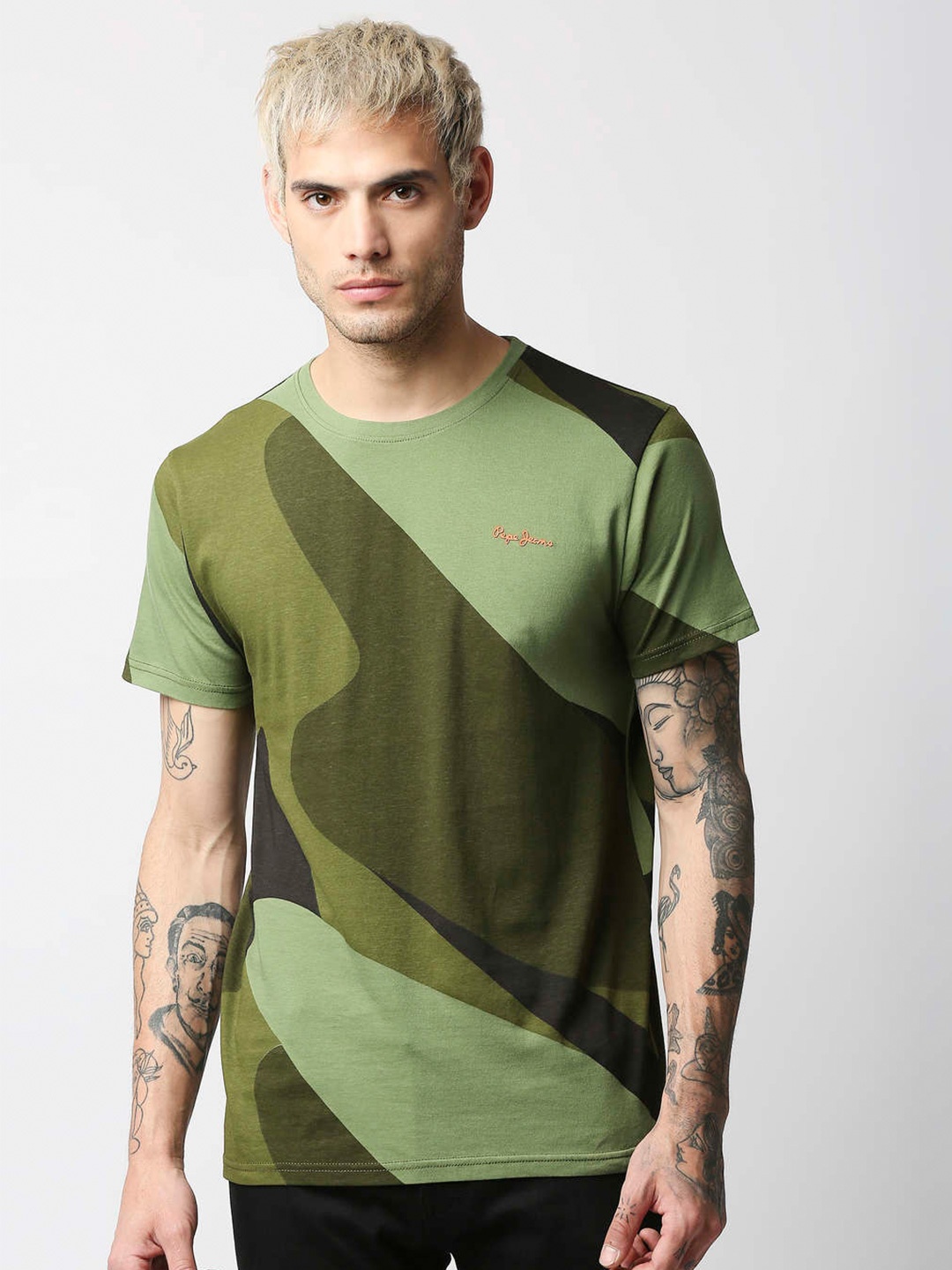 

Pepe Jeans Men Olive Green Camouflage Printed Slim Fit Cotton T-shirt