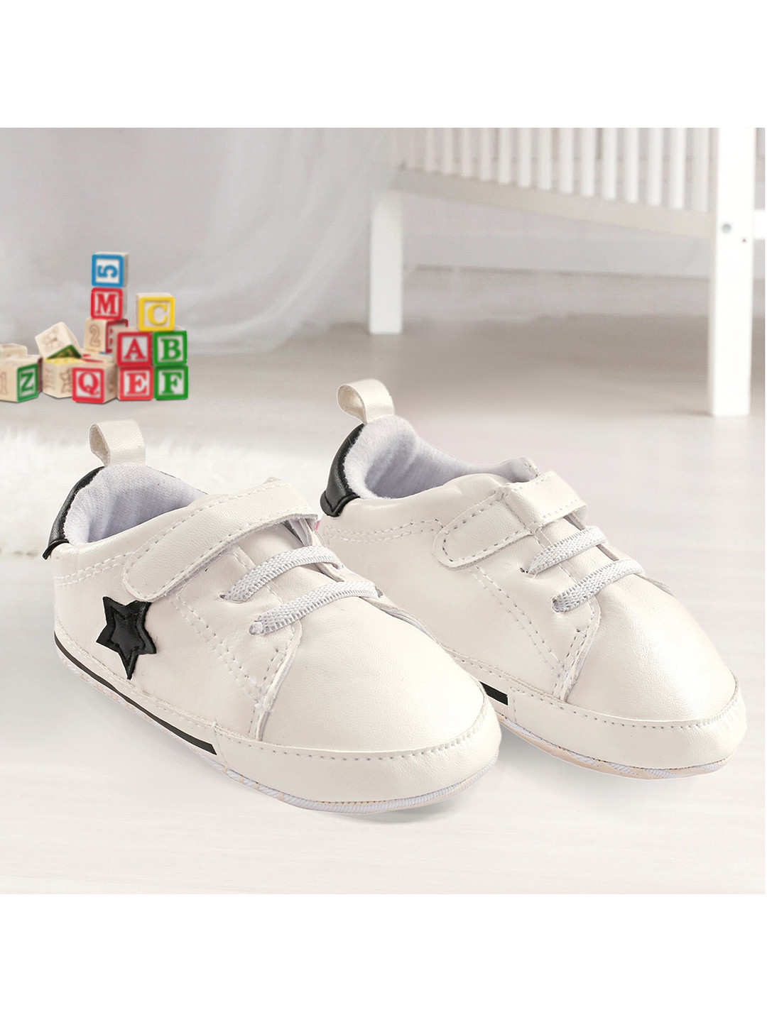 

Baby Moo Infant White & Black Printed Booties