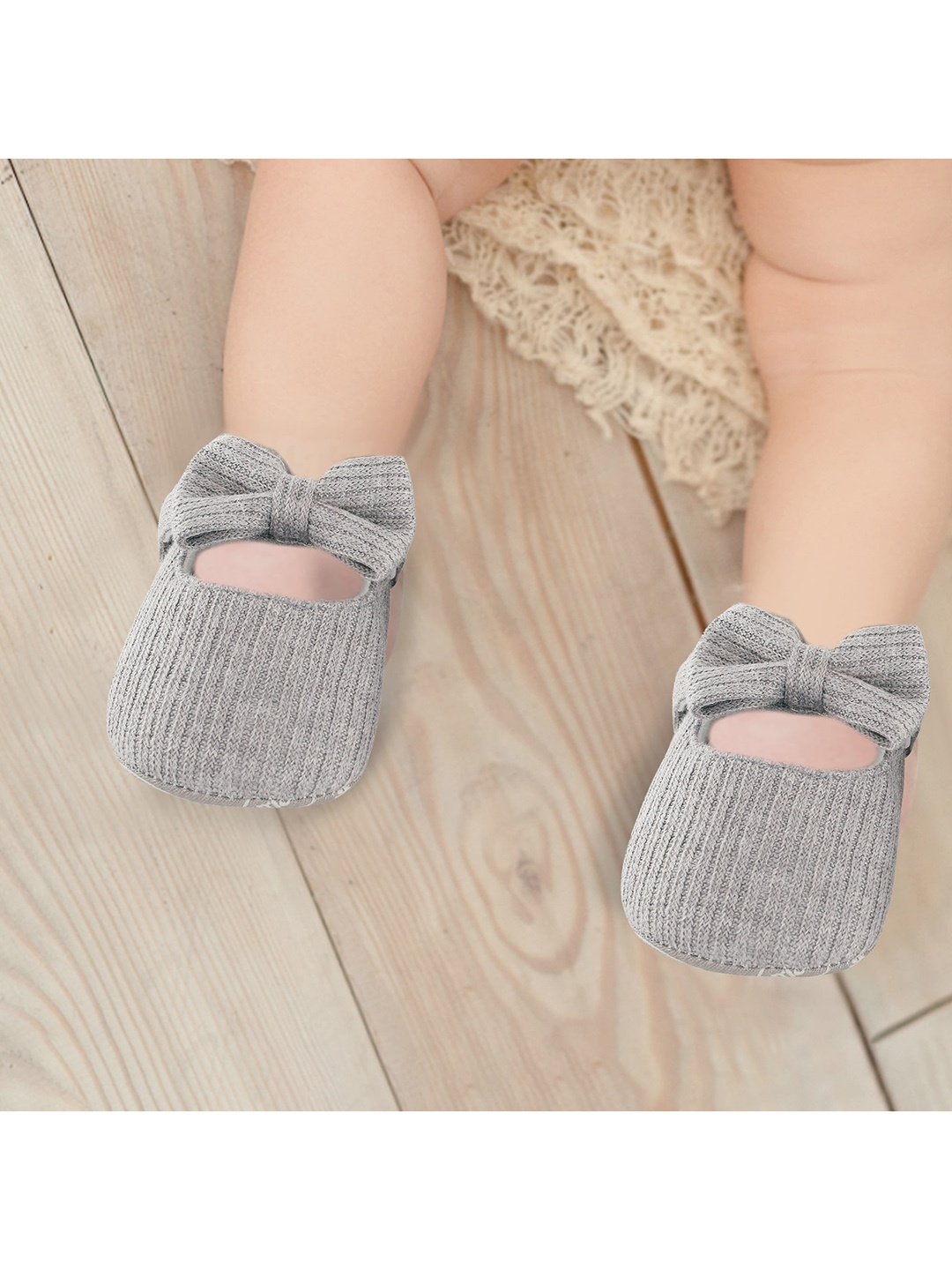 

Baby Moo Infants Grey Solid Bow Booties