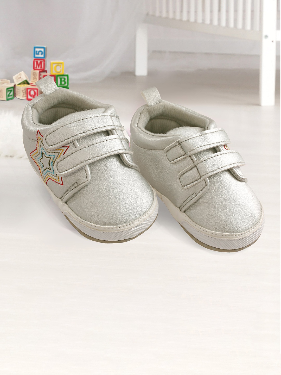 

Baby Moo Infants Grey Solid Booties