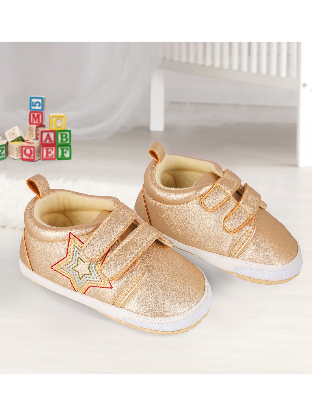 

Baby Moo Infant Kids Gold-Toned & Orange Printed Booties