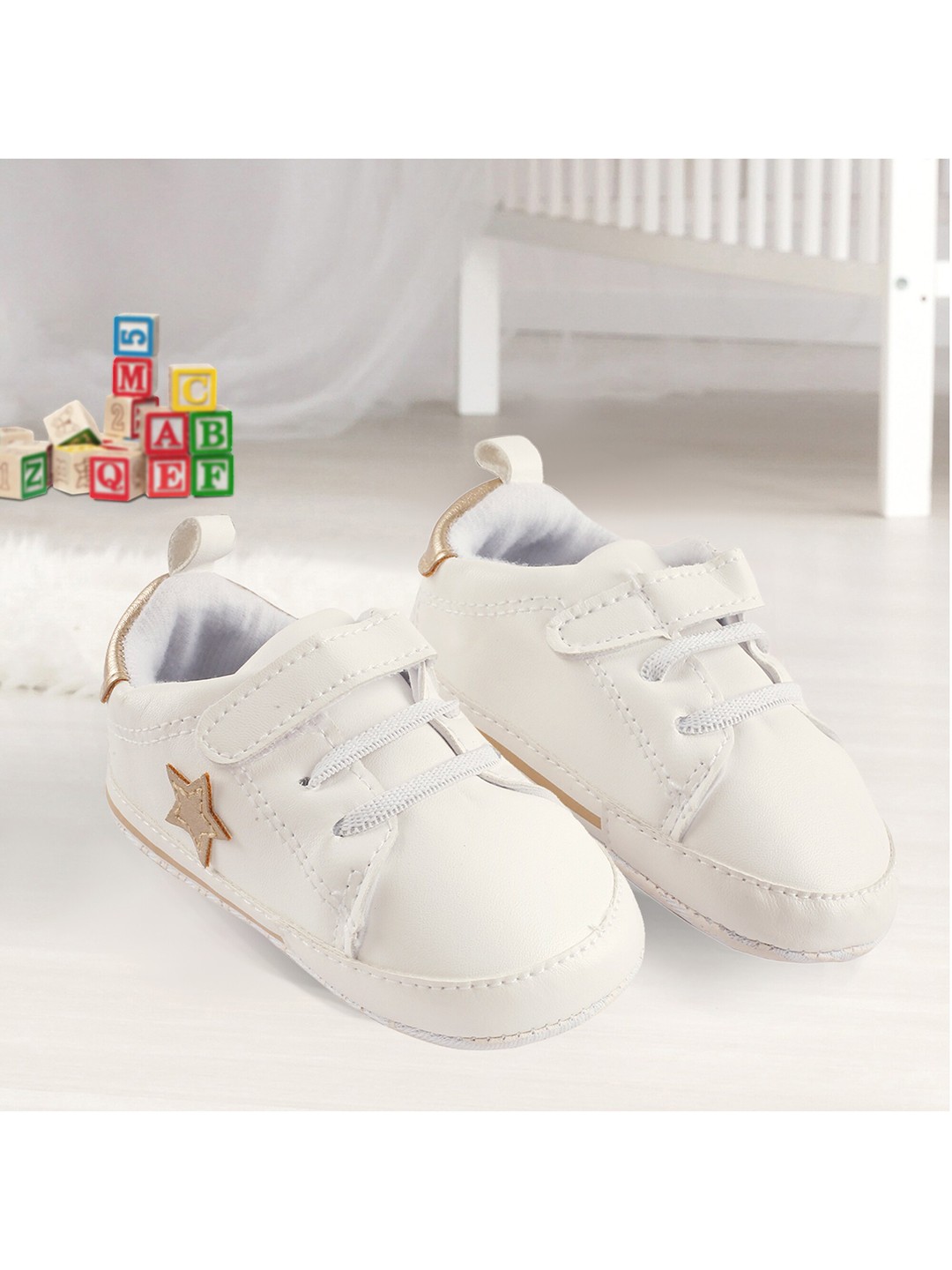

Baby Moo Infants White & Gold-Coloured My Shining Star Booties
