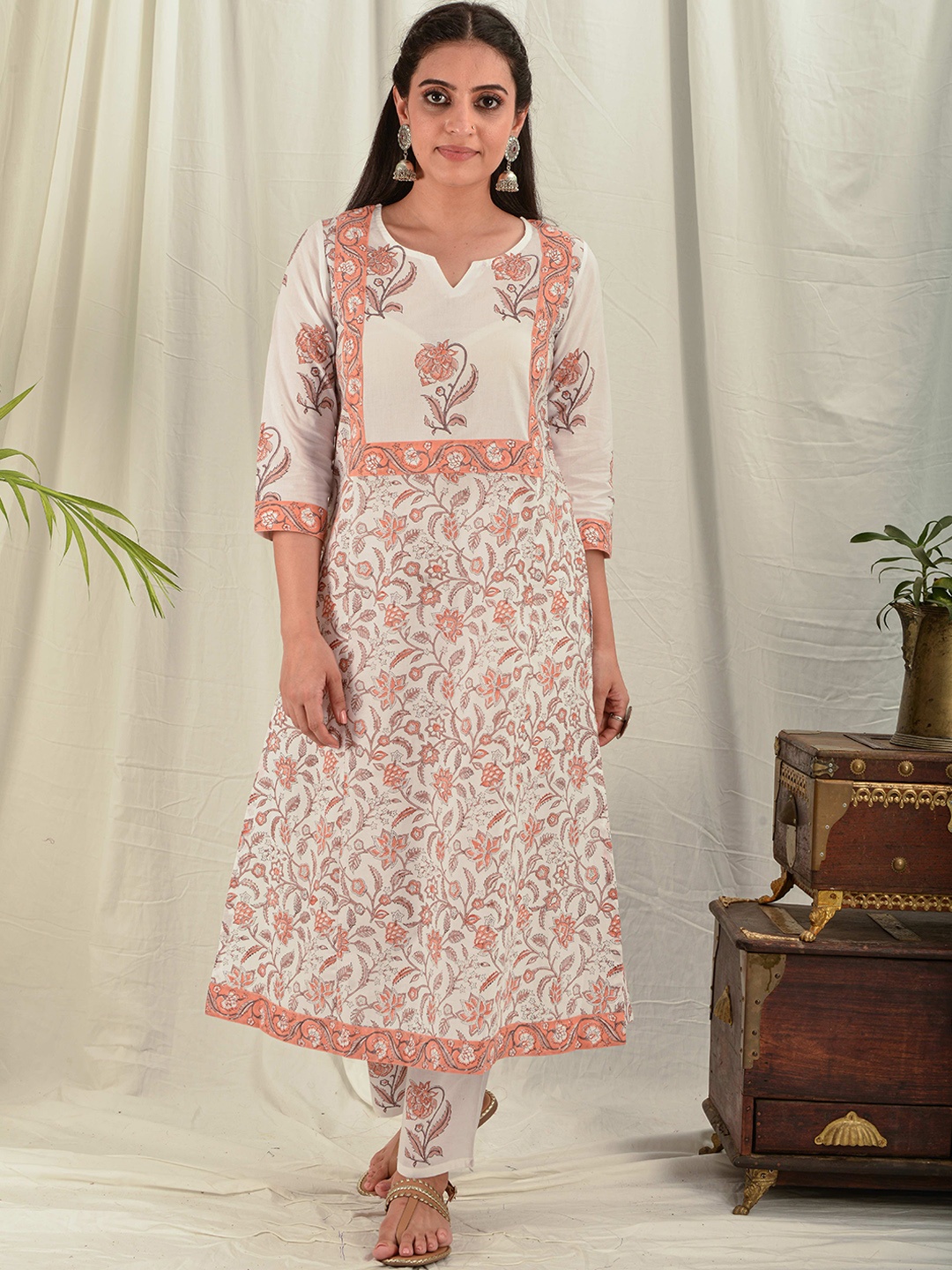 

House of Dhaaga Women White & Peach-Coloured Paisley Printed Block Print Kurta