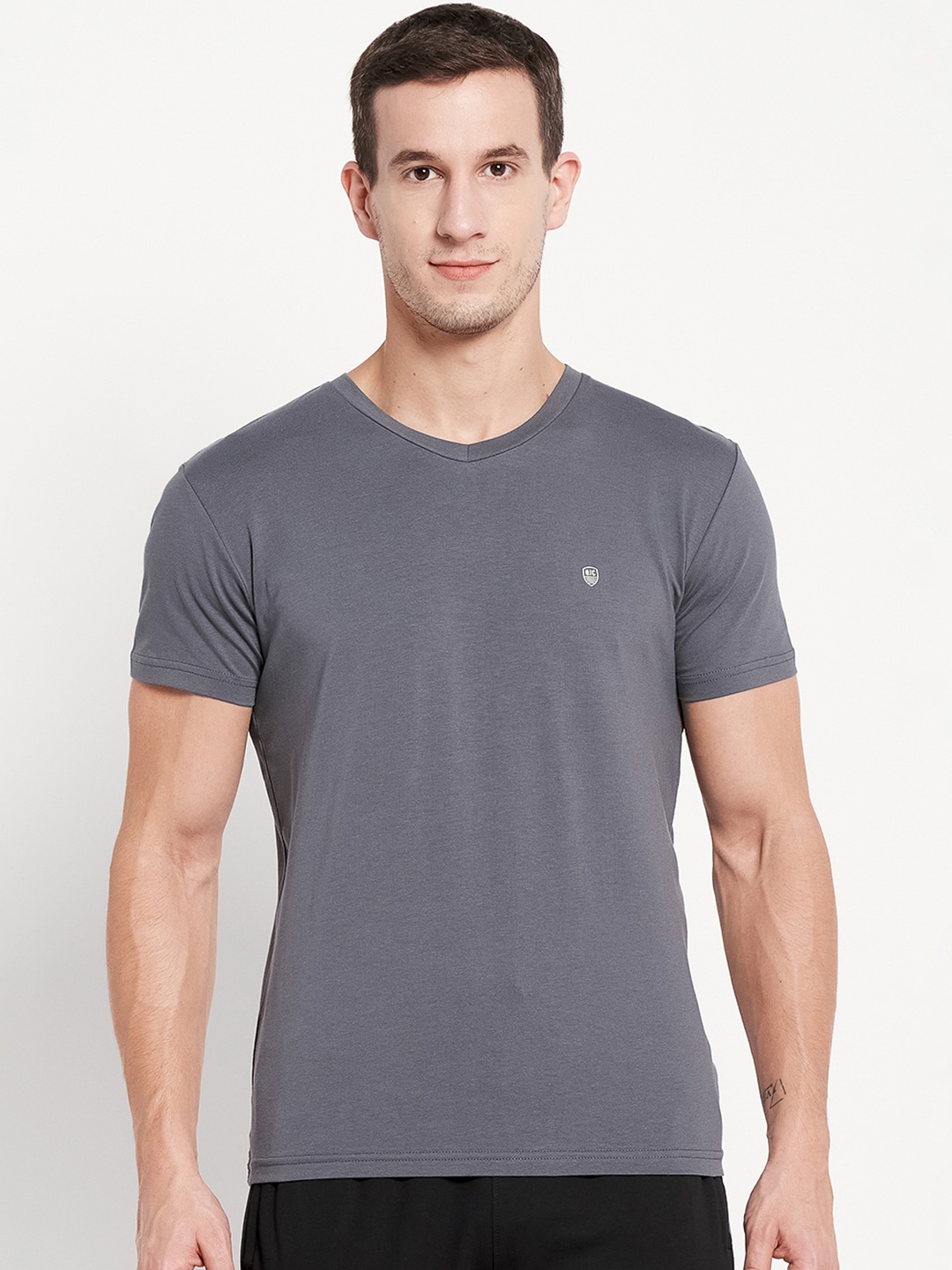 

Octave Men Grey Solid T-shirt