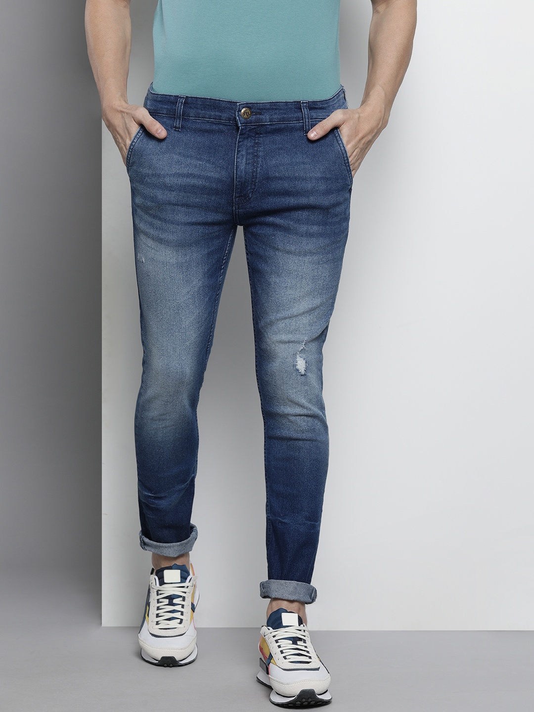 

The Indian Garage Co Men Blue Slim Fit Low Distress Light Fade Stretchable Jeans