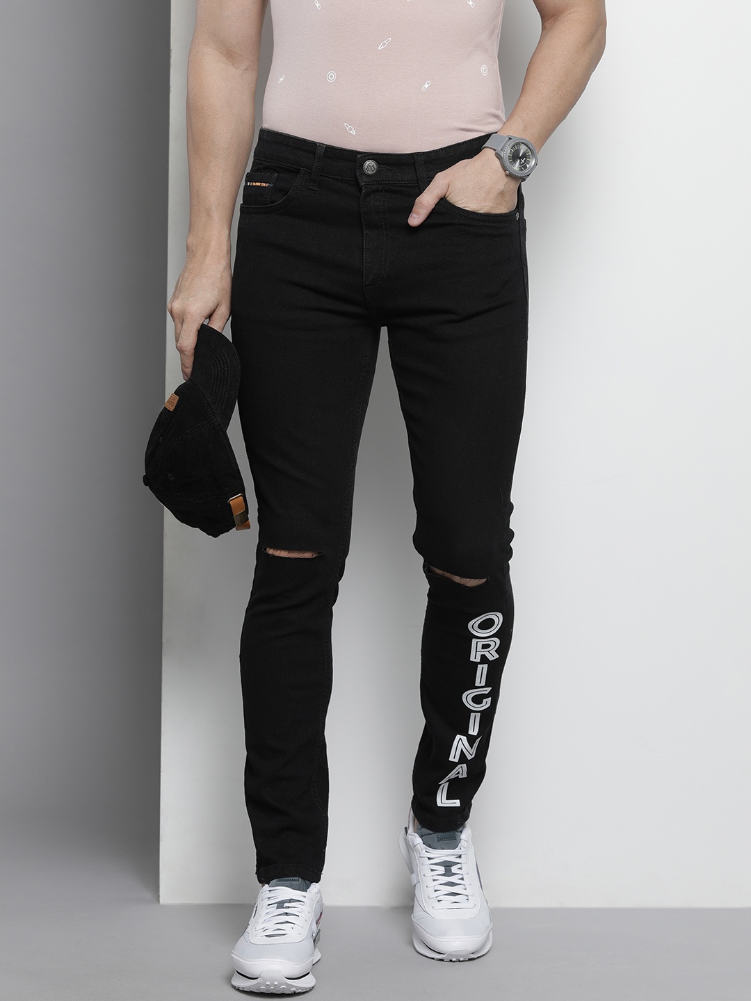 

The Indian Garage Co Men Black Slim Fit Slash Knee Printed Stretchable Jeans
