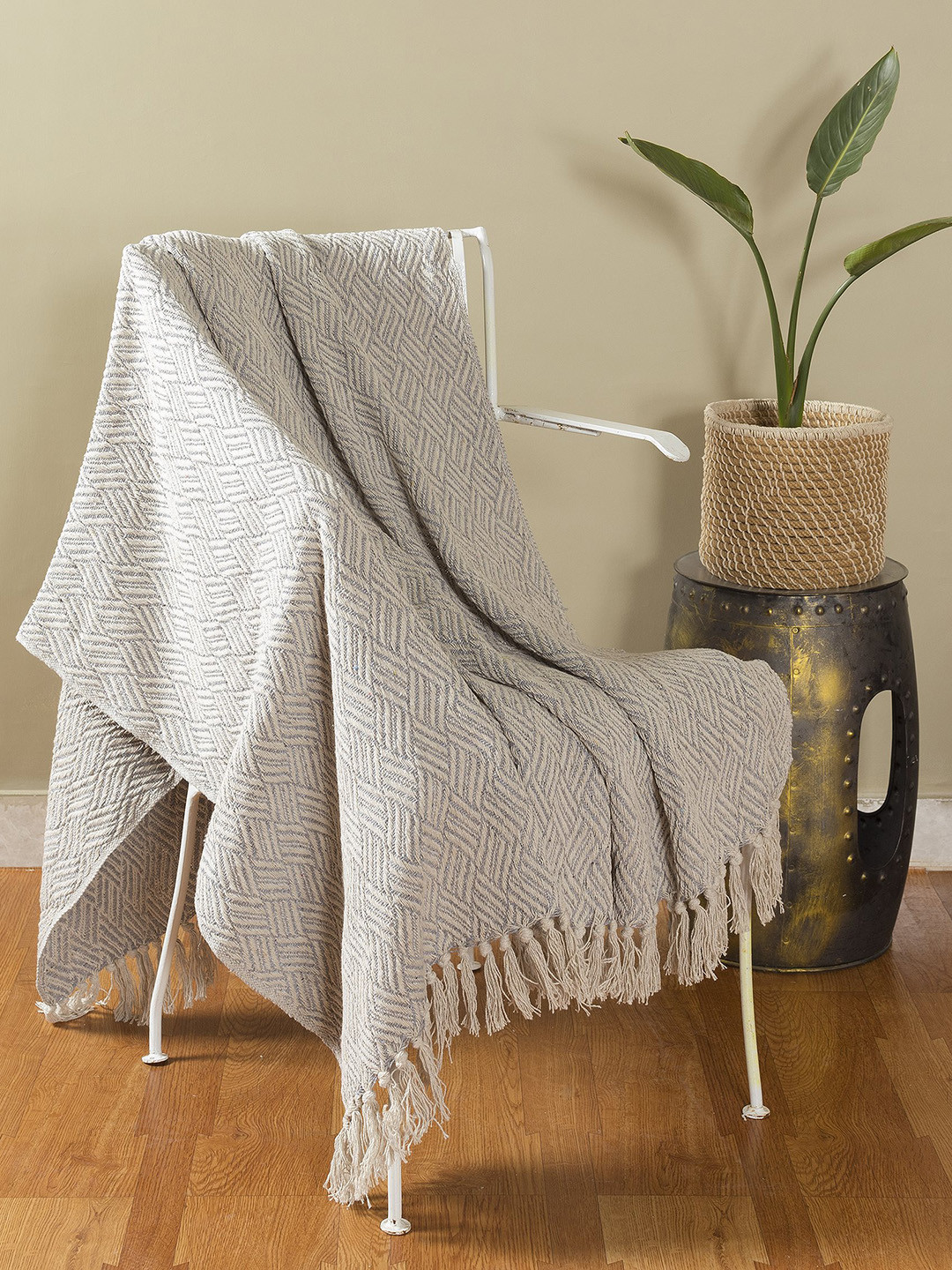 

HANDICRAFT PALACE Grey & White Self-Design Cotton Knitted Throw Blanket