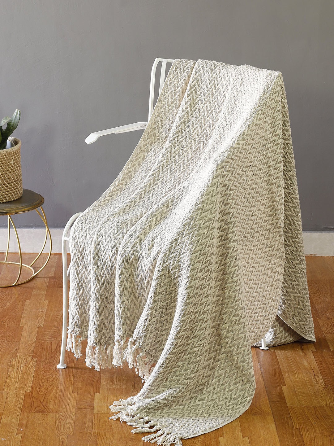 

HANDICRAFT PALACE Beige & White Self-Design Cotton Knitted Throw Blanket
