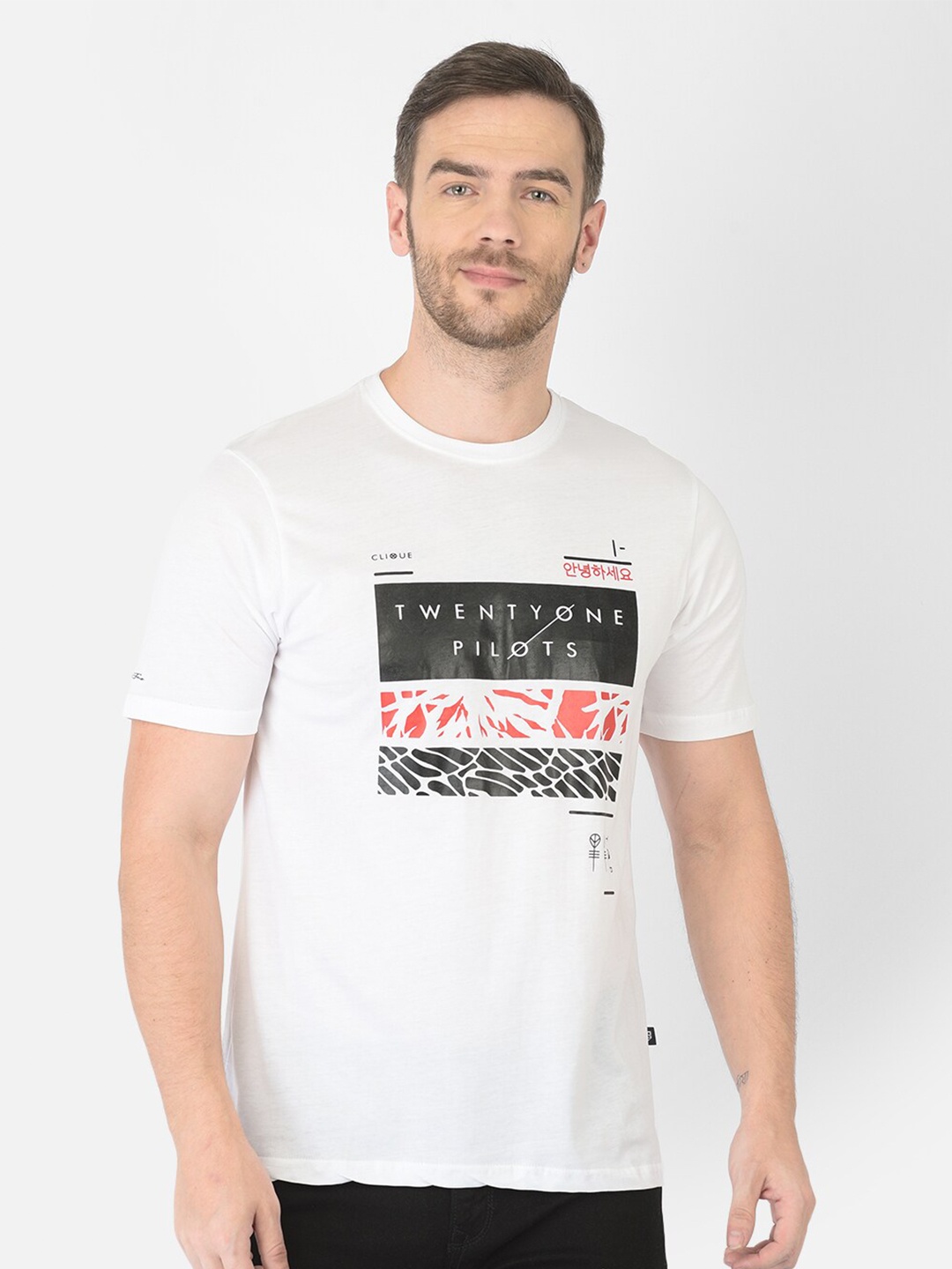 

Zarlin Men White & Black Printed Cotton T-shirt