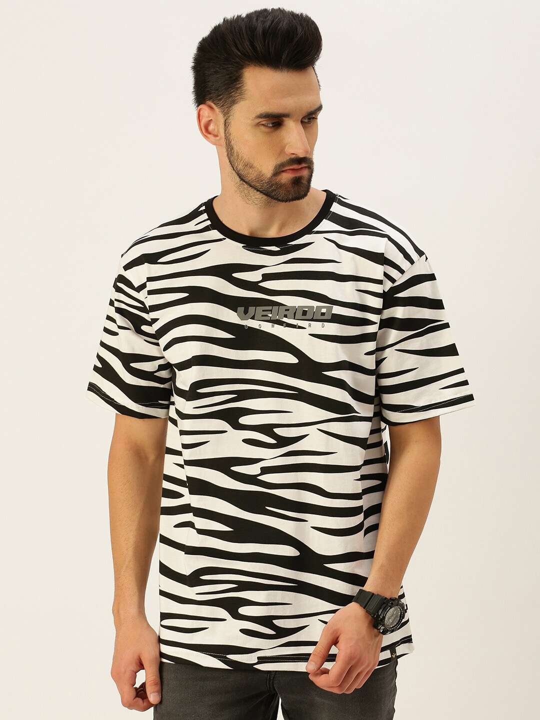 

VEIRDO Men Black Zebra Printed Oversize T-shirt