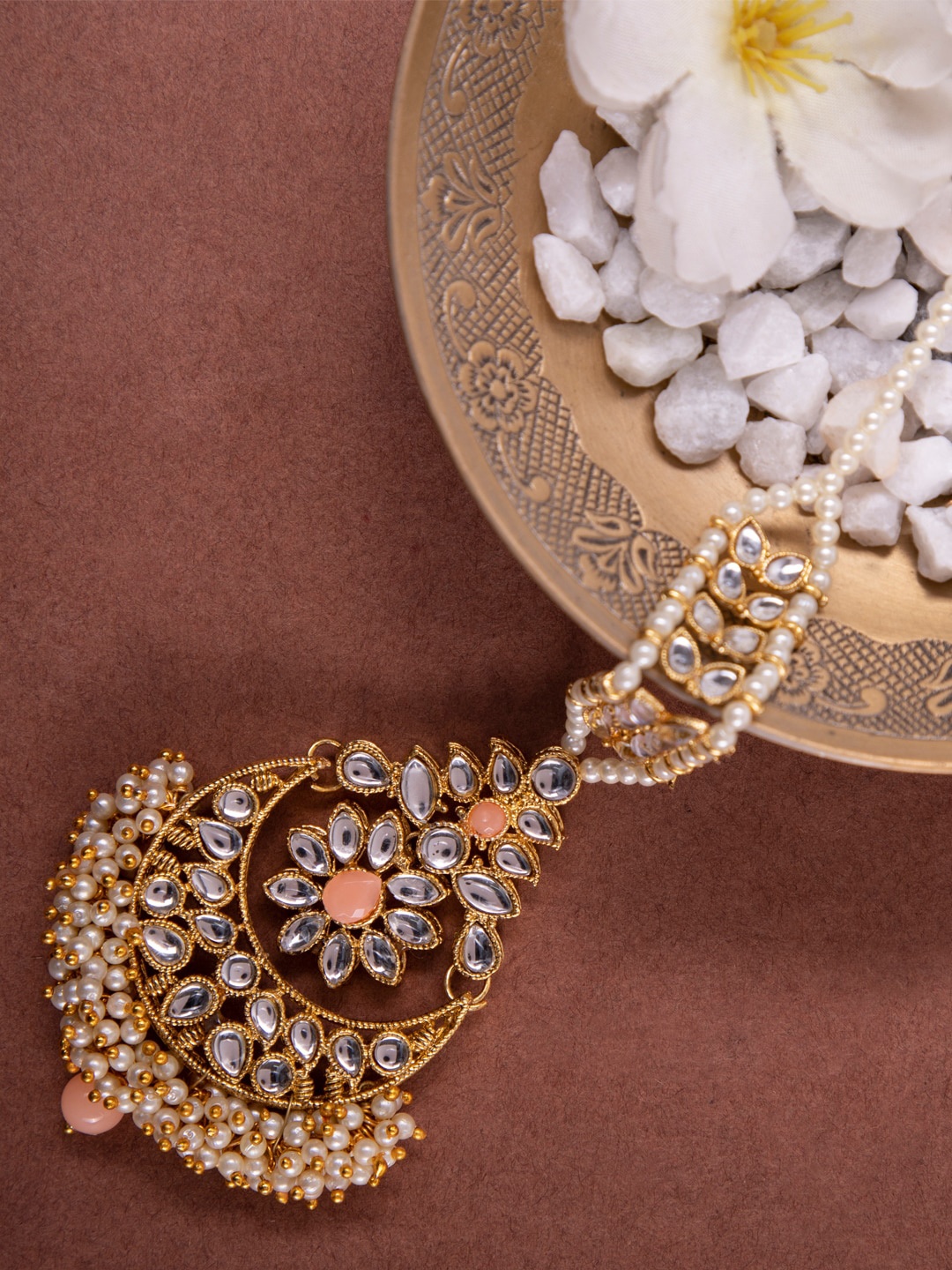 

ANIKAS CREATION Gold-Plated White & Peach-Coloured Stoned & Pearl Beaded Maang Tikka