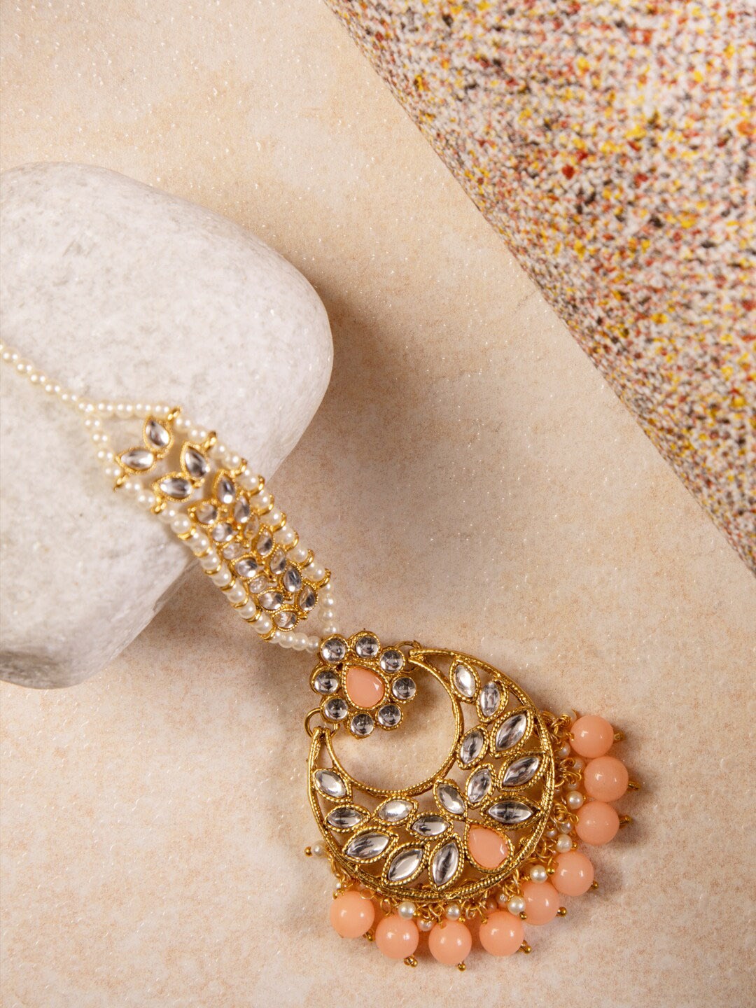 

ANIKAS CREATION Gold-Plated Peach-Coloured Kundan & Pearl Embellished Maang Tikka