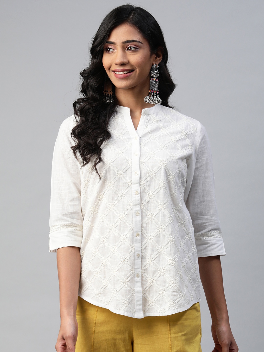 

akheri Women White Smart Floral Casual Shirt