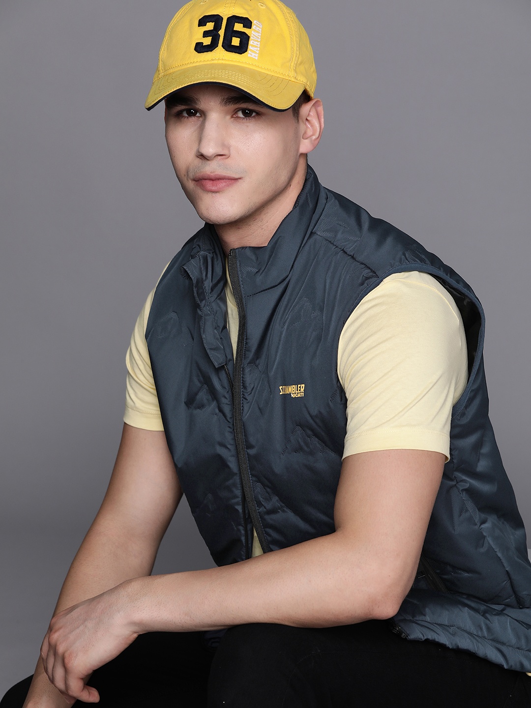 

Ducati Men Solid Sleeveless Padded Jacket, Navy blue