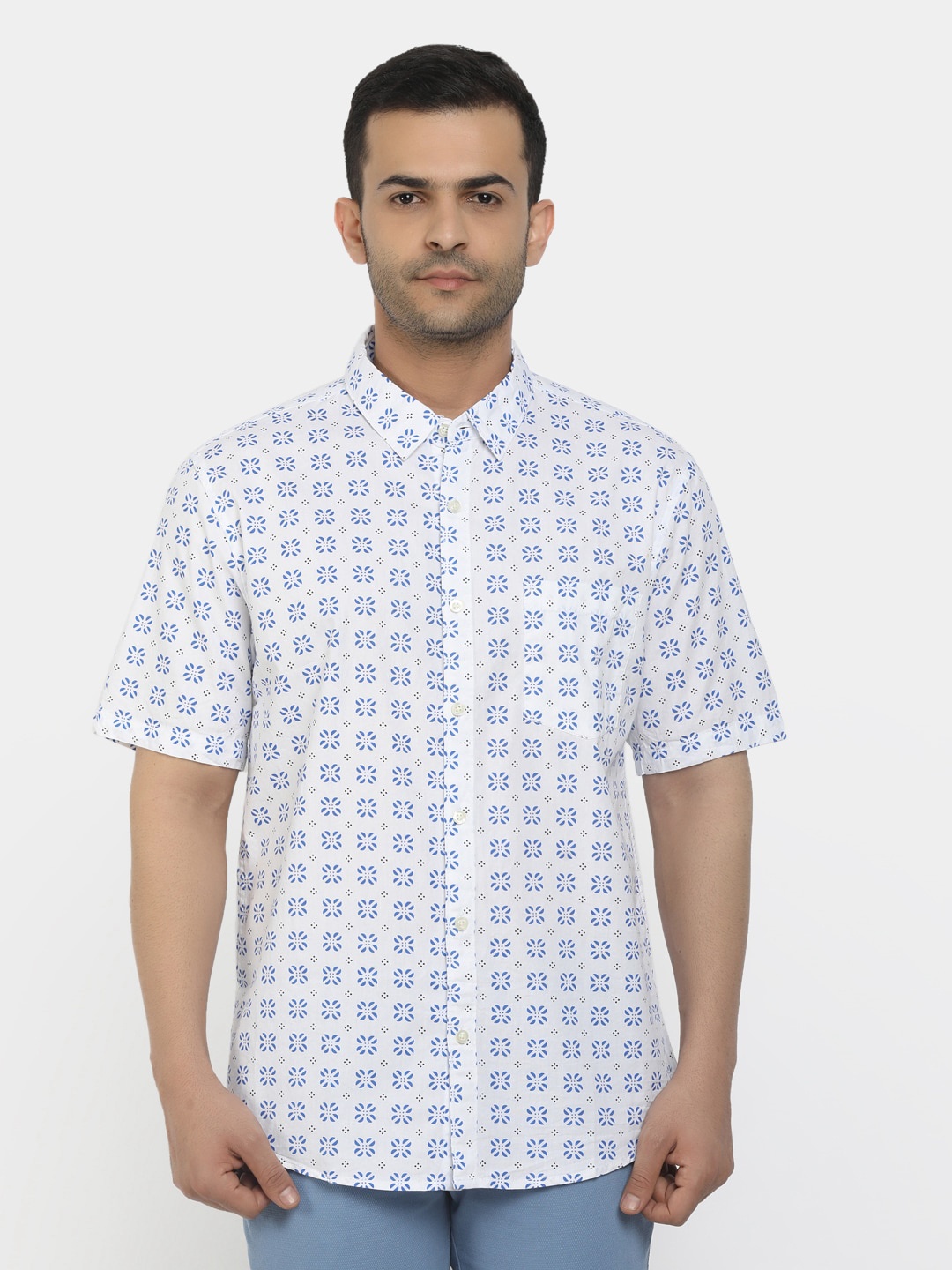 

Cherokee Men White Classic Floral Printed Casual Shirt