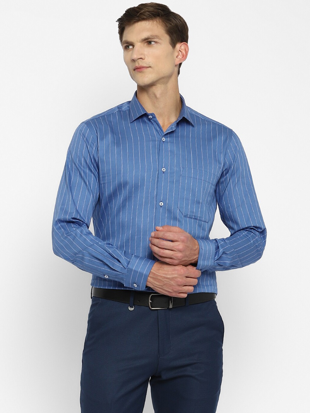 

Turtle Men Blue Slim Fit Striped Casual Shirt