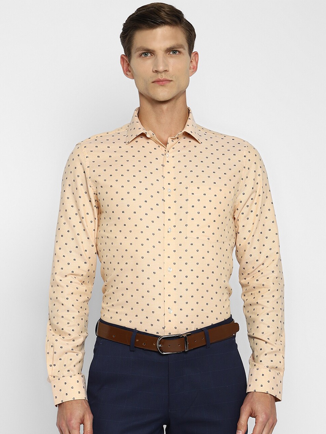 

Turtle Men Beige Slim Fit Printed Casual Shirt