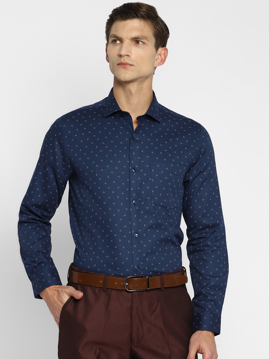 

Turtle Men Navy Blue Slim Fit Printed Casual Shirt