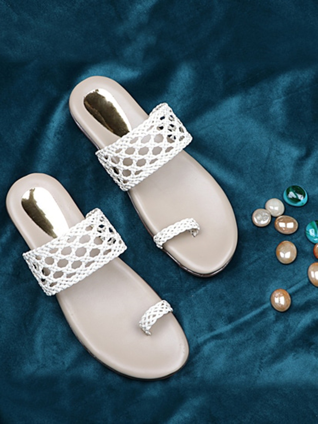 

THE WHITE POLE Women White Textured Leather Ethnic One Toe Flats